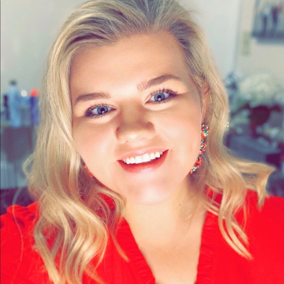 Meet your Posher, Caroline - Picture 1 of 1